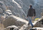 サマルカンド〜ブハラを結ぶ山間の道路に見られる岩肌１
