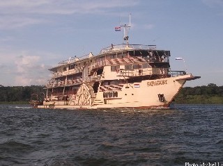 　クルーズ船「Crucero Paraguay」号外観