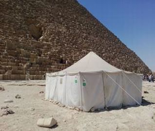 クフ王ピラミッド正面にある「SCAN PYRAMIDS」のテント